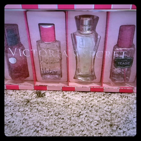 🔹ON HOLD🔹 Vs perfumes