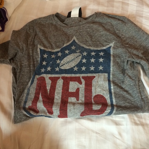 Super cute NFL tee
