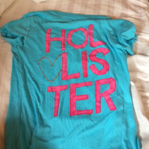 Light blue never worn hollister tee!