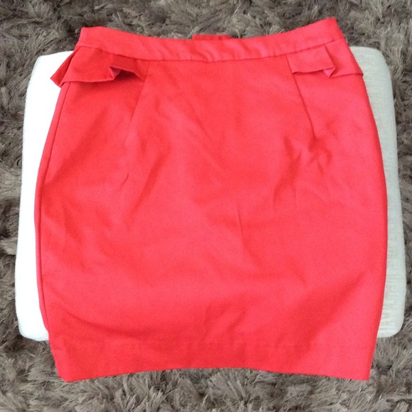 Coral skirt from h&m barely worn