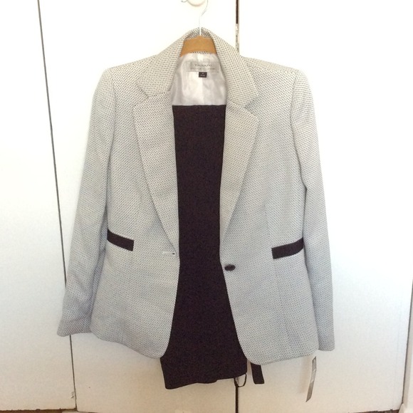 Tahari pant suit