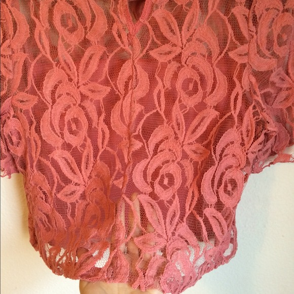 🔴SOLD🔴 Stunning rose lace top😍 - Picture 4 of 4