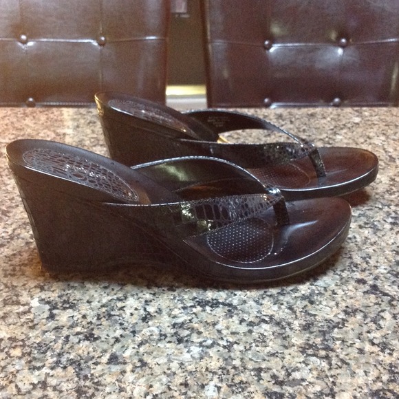 STYLE&CO BLACK PATENT CROCODILE WEDGES
