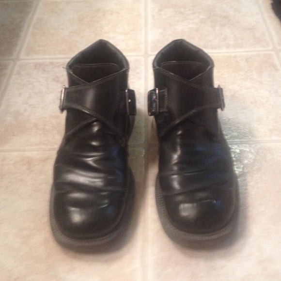 Gently worn Kenneth Cole Reaction shoe/boot