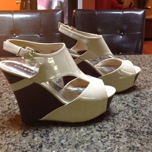 BAMBOO TAN PATENT PLATFORM WEDGES