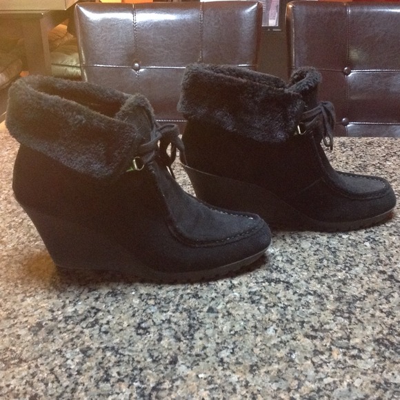 BLACK SUEDE W/FUR TOP ANKLE BOOTS