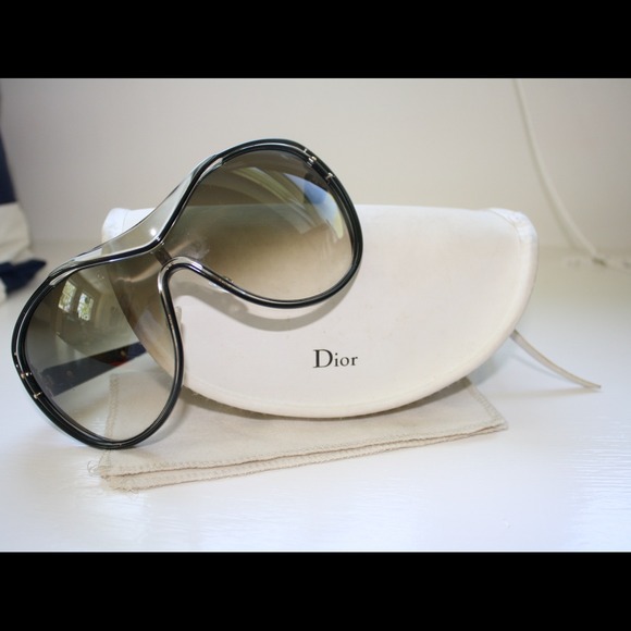 SOLD - Picture 3 of 3