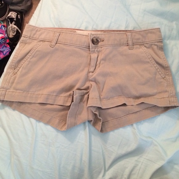 Hollister Pants - Hollister Khaki shorts