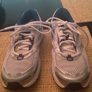 Brooks Tennis Shoes