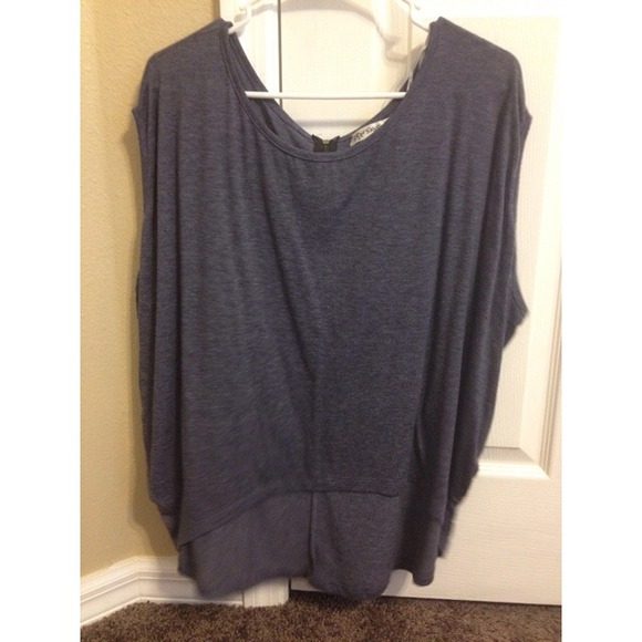 Flowy, navy blue shirt ✨