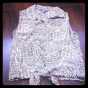 **SOLD** Rubbish XS Sleeveless Tie Front Blouse