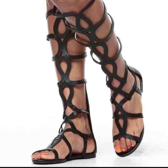 Knee high gladiator sandals ⬛️