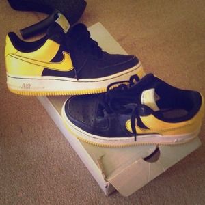 Sale....Nike uptown yellow and black