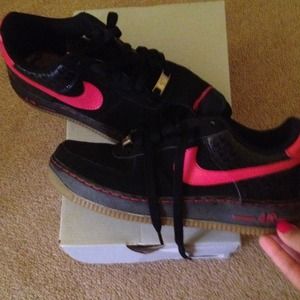 SALE ...Nike glow in the dark hot pink and black