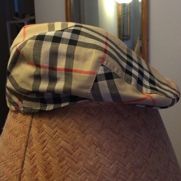 ❌SOLD❌ 💯 Burberry hat ❌SOLD❌ locally