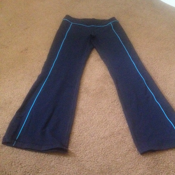 Lululemon black yoga pants size 4