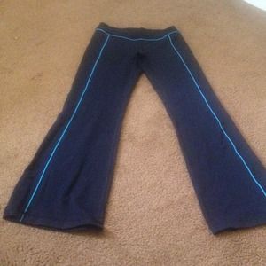 Lululemon black yoga pants size 4