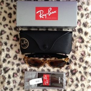 💥SALE! Auth Ray-Ban New Wayfarer Luxottica