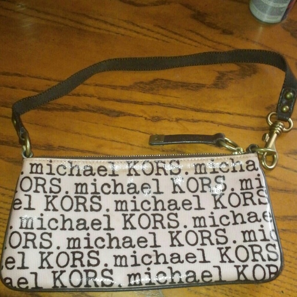 Michael Kors Light pink wristlet/small bag