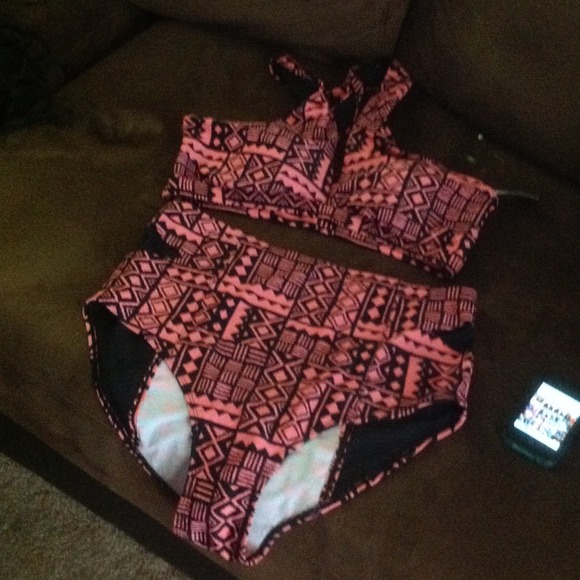 NWT 2 piece High waisted bikini. Size 2x