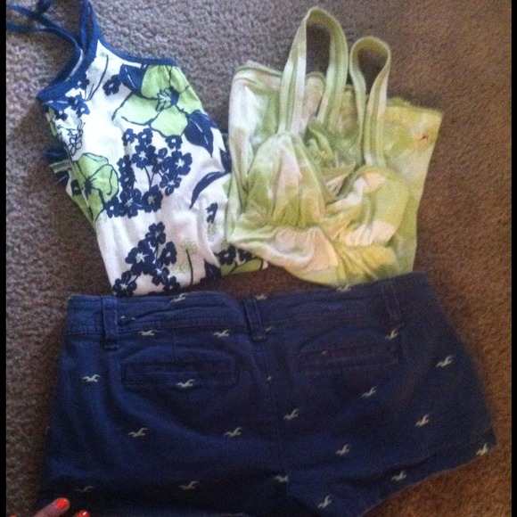 Hollister Bundle! Two tops and one short!
