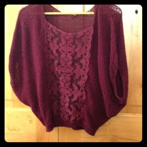 Burgundy mid-sleeve sweater