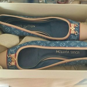 Louis Vuitton flats. Worn twice. 100% Authentic