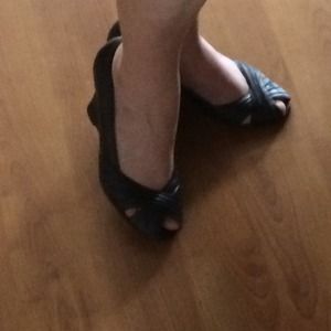 Steve Madden black peep-toes