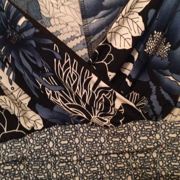 Black, Blue and White Floral Blouse - Picture 3 of 4