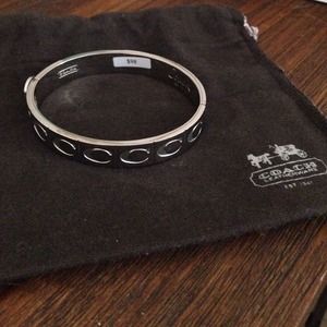 🎉🎉HP🎉🎉Coach silver bracelet with jewelry bag