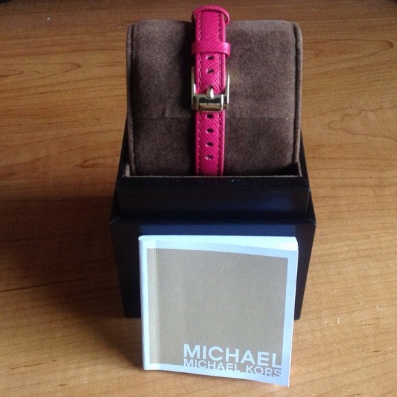 ⛔️SOLD⛔️Michael Kors Watch - Picture 2 of 2