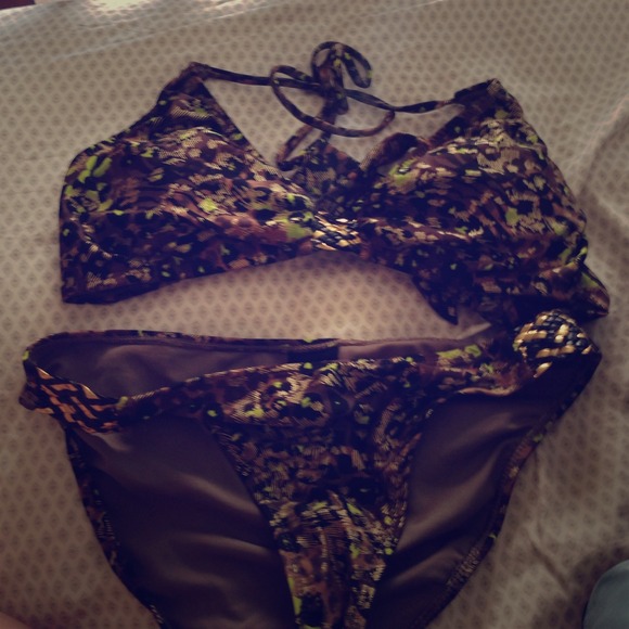 Unique swimming suit to make you look fabulous;)