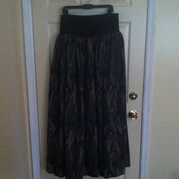 Custom high waist army print maxi skirt,zip close.