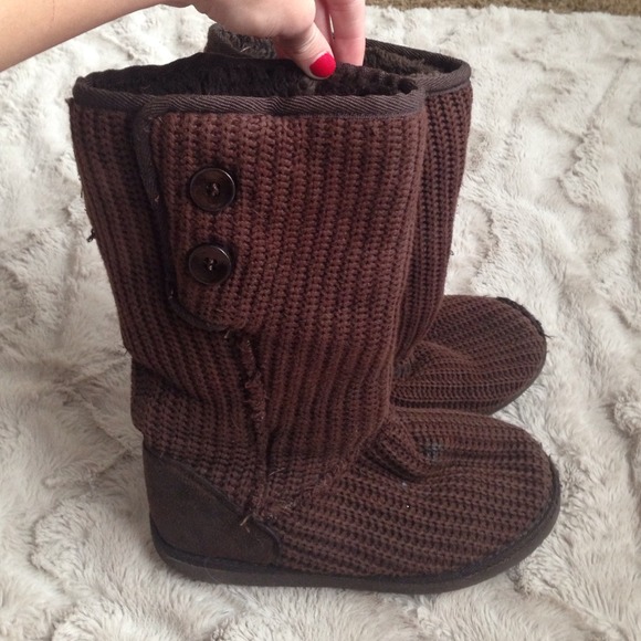 Brown high sweater boots