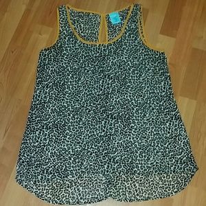 Sleeveless Cheetah print shirt