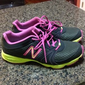 NEW BALANCE RUNNING SHOES