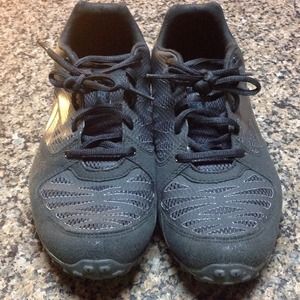 REEBOK RUNNING SHOES