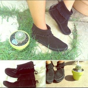 Minnetonka black fringe booties
