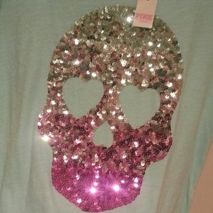 Vuctoria secret skull tee