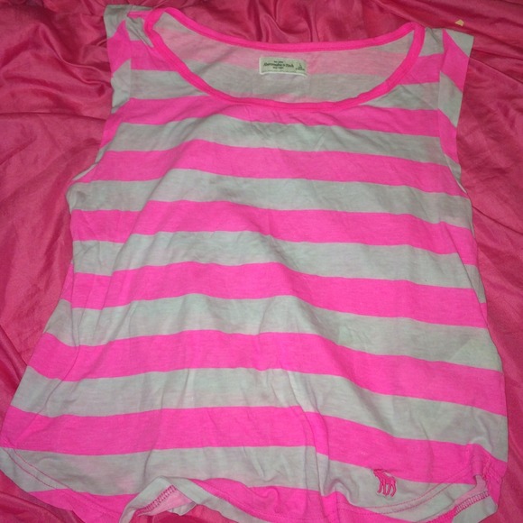 Cute sleeveless A&F top