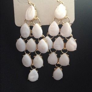 Classic Stone Pearl Gloss Earrrings