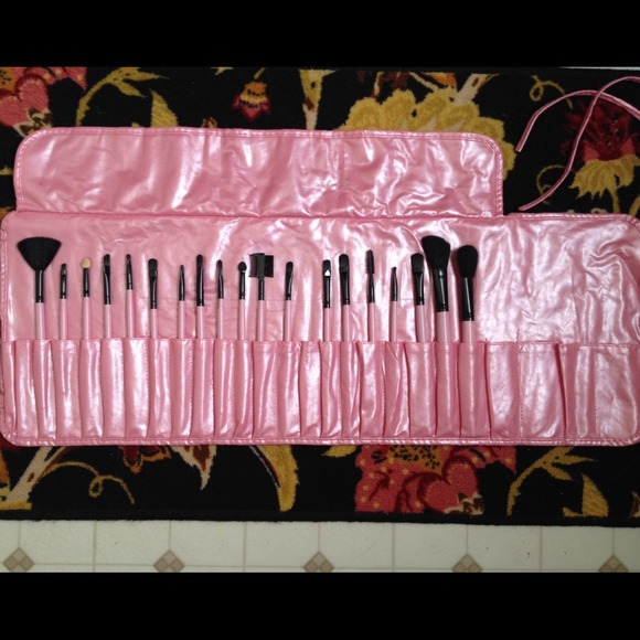 19 piece make up brush set