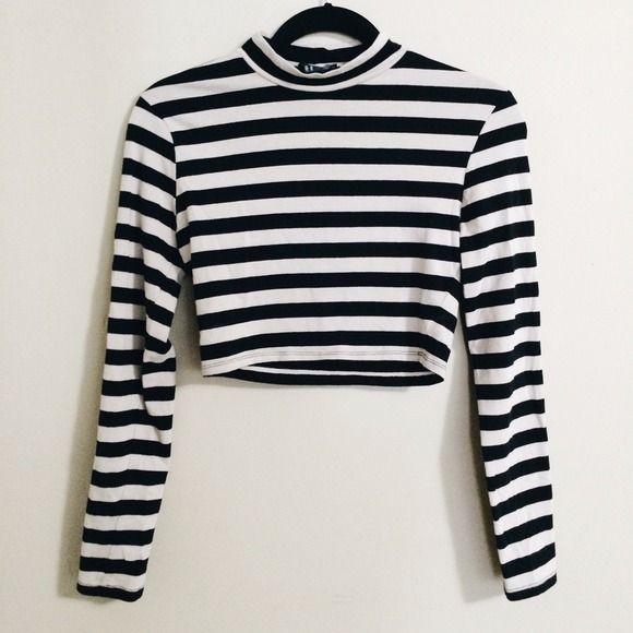 Forever 21 Long sleeves crop top