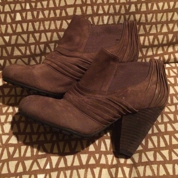 Vince Camuto booties size 6.5