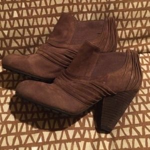Vince Camuto booties size 6.5