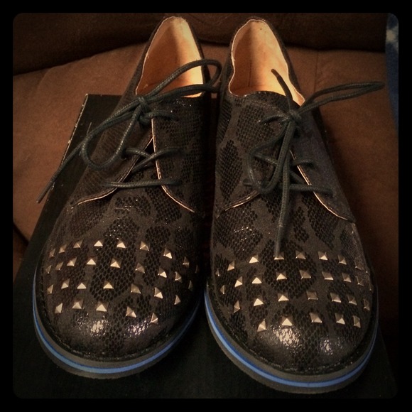 Black lace up shoes