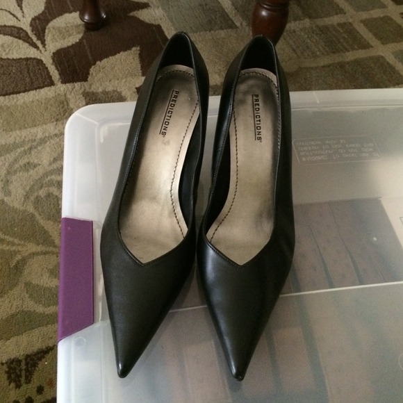 Predictions Shoes - New pointy black heels in size 8 1/2W
