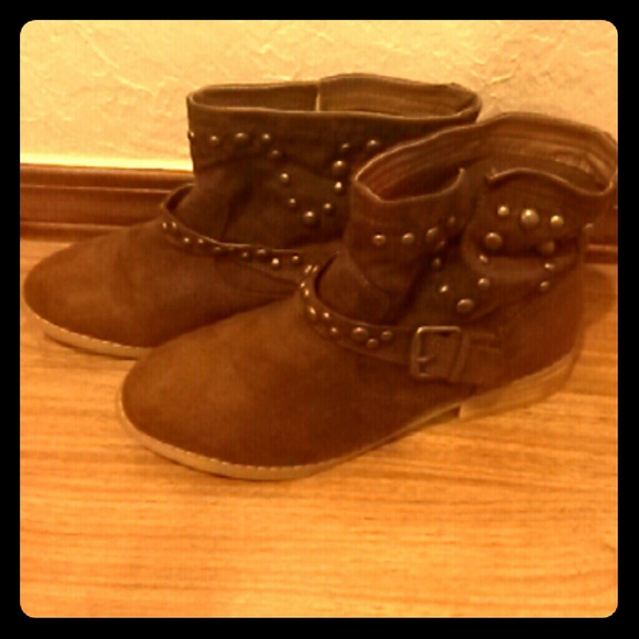 Studded brown boots - forever 21