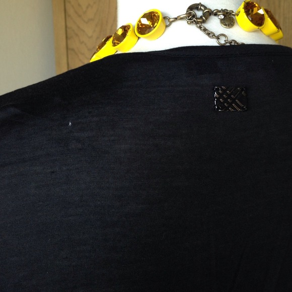 Burberry black tee - Picture 4 of 4