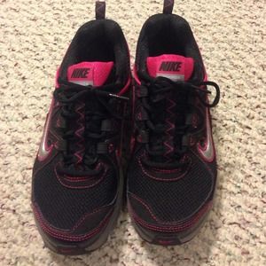 Black and pink Nike Air Alvord 9